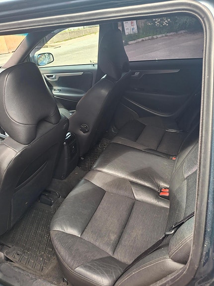 Volvo V70 8 of 12