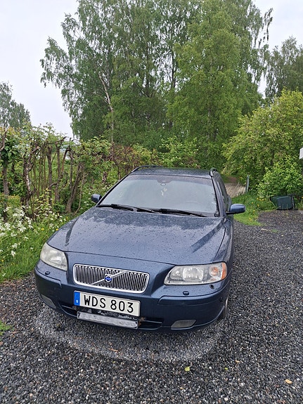 Volvo V70 2 of 12