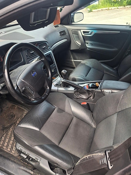 Volvo V70 7 of 12