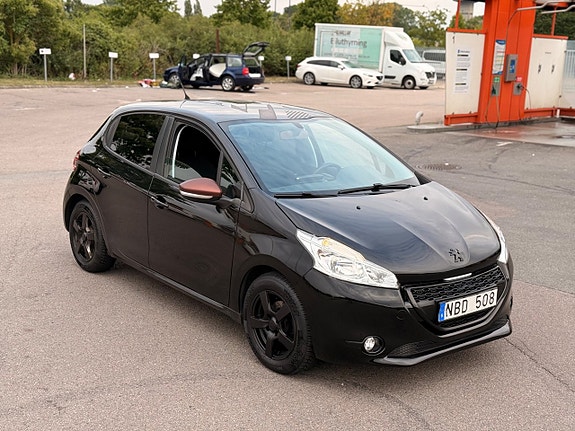 Peugeot 208 8 of 26
