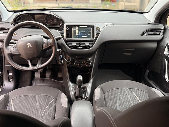 Peugeot 208 21 of 26