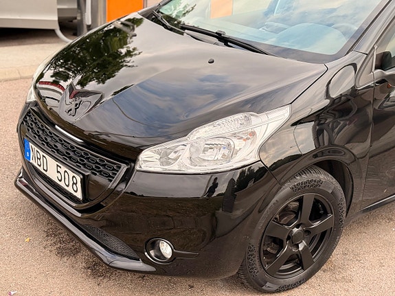 Peugeot 208 3 of 5