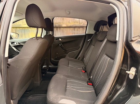 Peugeot 208 23 of 26