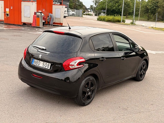 Peugeot 208 10 of 26