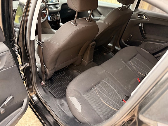 Peugeot 208 22 of 26