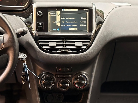 Peugeot 208 24 of 26