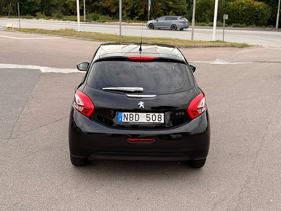 Peugeot 208 11 of 26