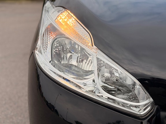 Peugeot 208 14 of 26