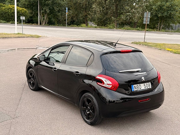Peugeot 208 12 of 26