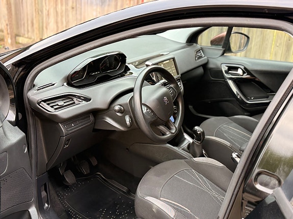 Peugeot 208 18 of 26