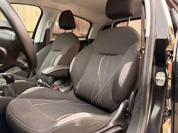 Peugeot 208 19 of 26