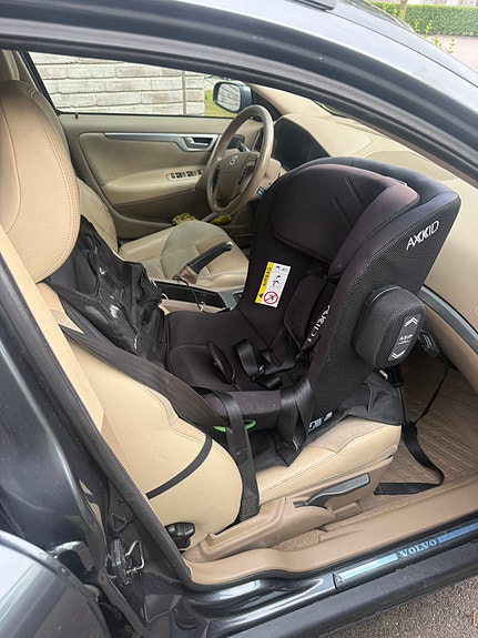 Volvo V70 6 of 9