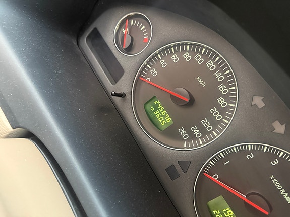 Volvo V70 8 of 9