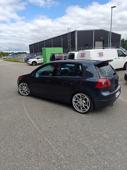 Volkswagen Golf V 4 of 5