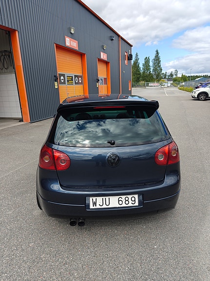 Volkswagen Golf V 5 of 5
