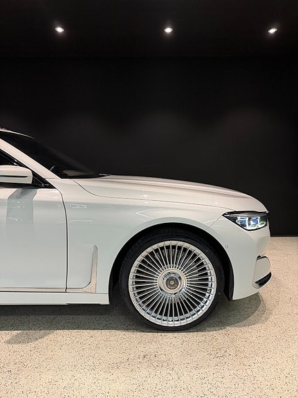 BMW 750i 7 of 22