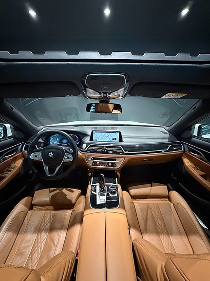 BMW 750i 22 of 22