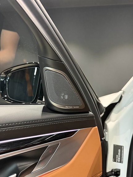 BMW 750i 18 of 22