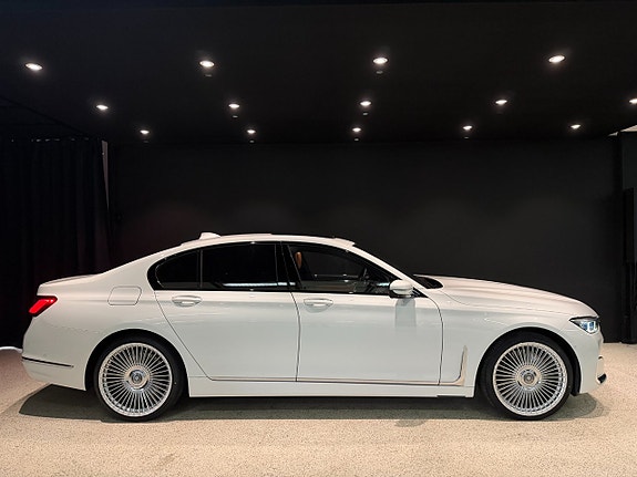 BMW 750i 6 of 22