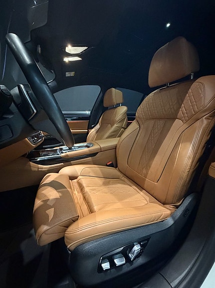 BMW 750i 14 of 22