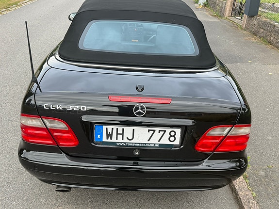 Mercedes-Benz CLK320 5 of 11