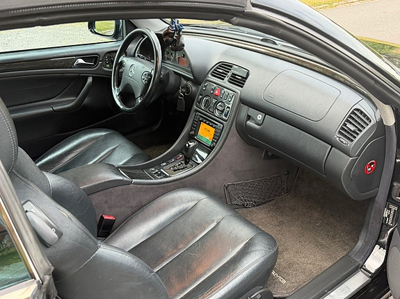 Mercedes-Benz CLK320 7 of 11