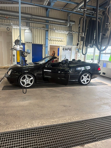 Mercedes-Benz CLK320 11 of 11