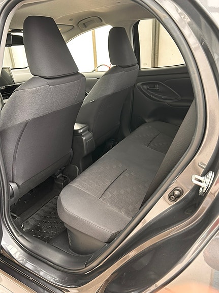 Toyota Yaris 14 of 14