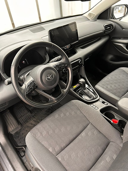 Toyota Yaris 3 of 14