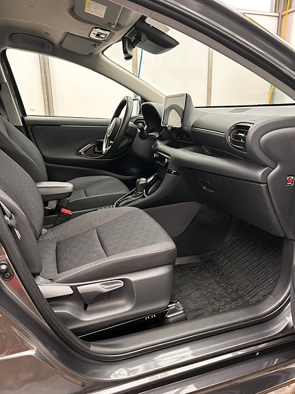 Toyota Yaris 7 of 14
