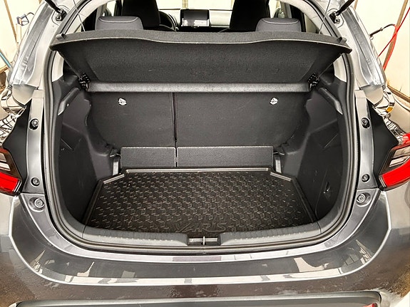 Toyota Yaris 6 of 14