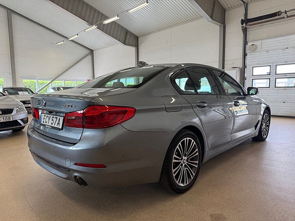 BMW 530e 3 of 5