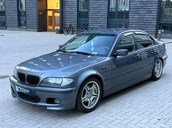 BMW 320i 3 of 10
