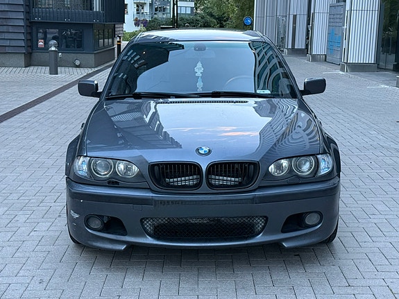 BMW 320i 2 of 10