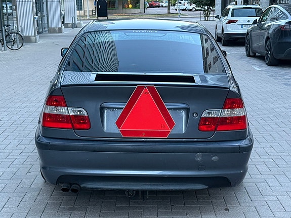 BMW 320i 5 of 10