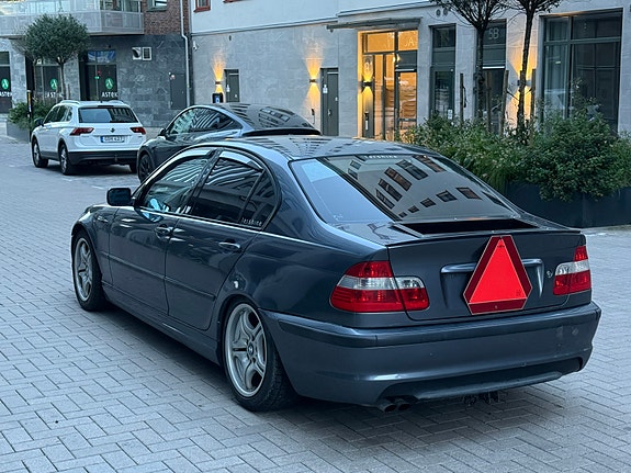 BMW 320i 4 of 10