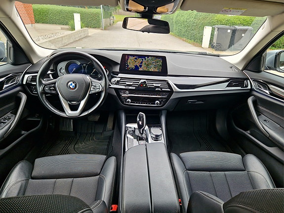 BMW 520d 4 of 5