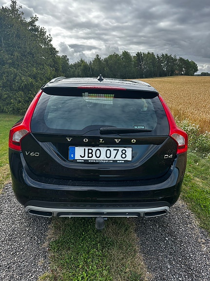 Volvo V60 Cross Country 3 of 8