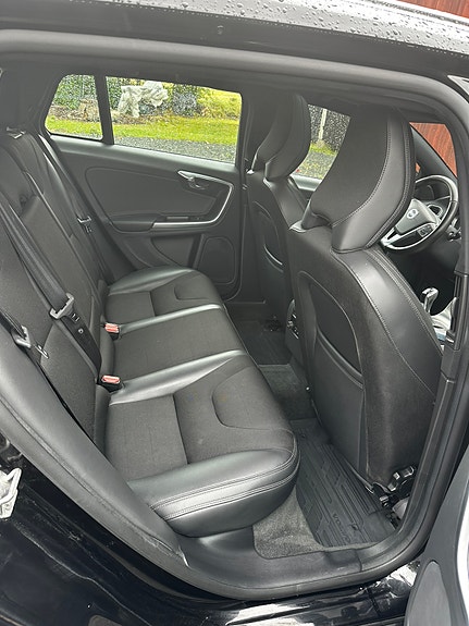 Volvo V60 Cross Country 6 of 8