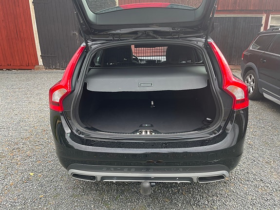 Volvo V60 Cross Country 8 of 10