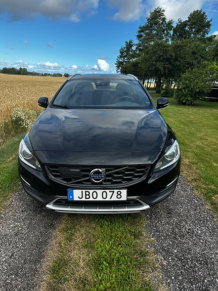 Volvo V60 Cross Country 4 of 8