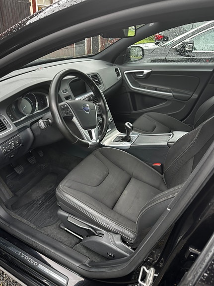 Volvo V60 Cross Country 7 of 8