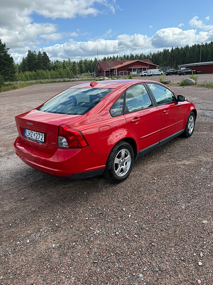 Volvo S40 2 of 5