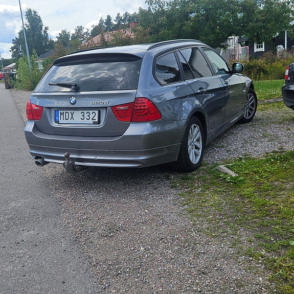 BMW 320d 4 of 6