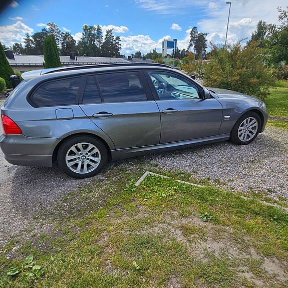 BMW 320d 2 of 6