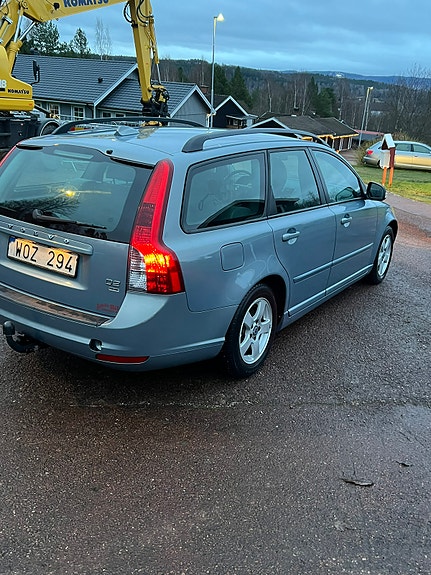 Volvo V50 3 of 5