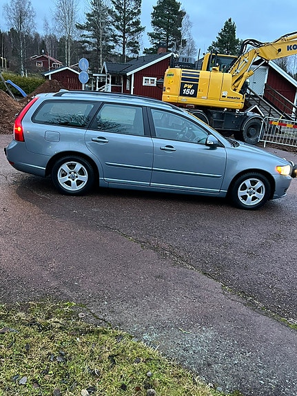 Volvo V50 2 of 5