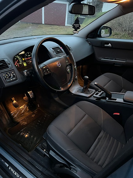 Volvo V50 4 of 5