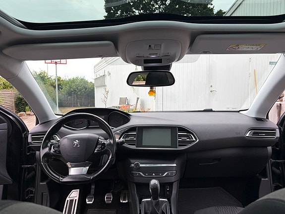 Peugeot 308 4 of 4