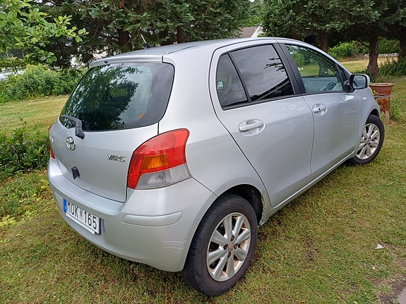Toyota Yaris 3 of 7